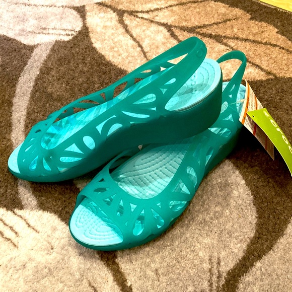 CROCS Shoes - 🏝NEW! CROCS Adrian III mini wedge open toe jelly sandals in tropical teal🚭🏡